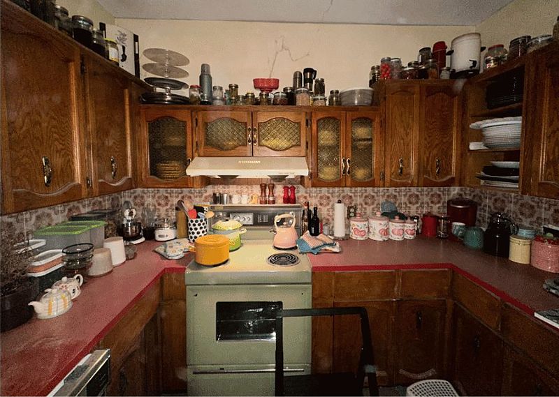 The hoarder house, kitchen